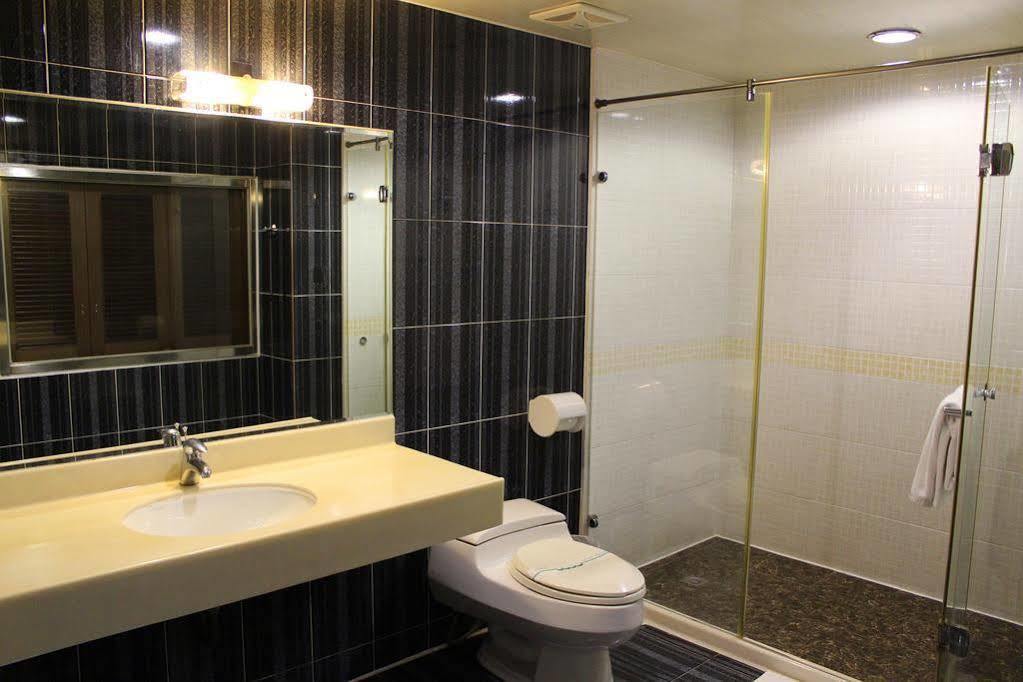 Kaja Hotel Kaohsiung Buitenkant foto